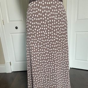 Mid length skirt